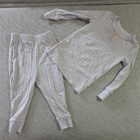 Cloud Island Ribbed Kids Pajama Set in Soft Gray - Picture 1 of 2